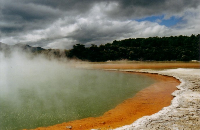 Champagne Pool in Wai-O-Tapu, geothermic valley near Rotorua