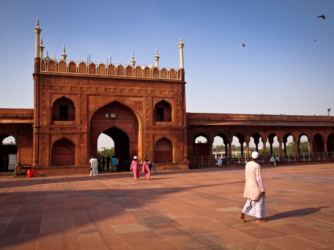  Jama Masjid's Gate ~ Delhi, India from Martin Sojka .. www.VisualEscap.es (CC) BY-NC-SA http://www.flickr.com/photos/msojka/5104009615/
