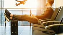 Lentokoneessa ja -kentillä maksaminen – matkustajan opas